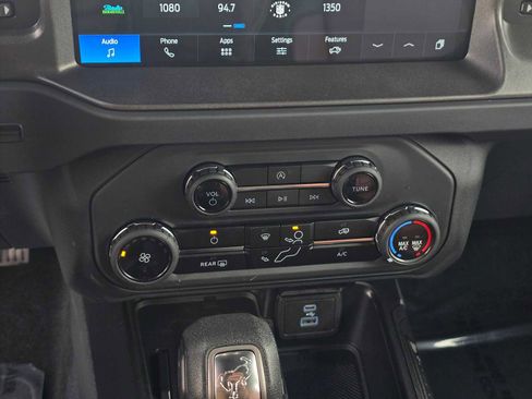 Used 2025 Ford Bronco Base image 28