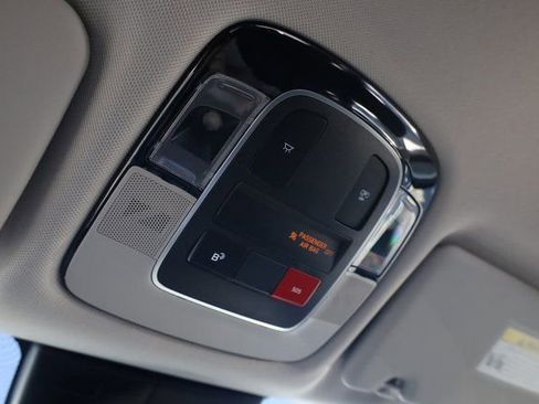 Used 2025 Hyundai Tucson SE image 24