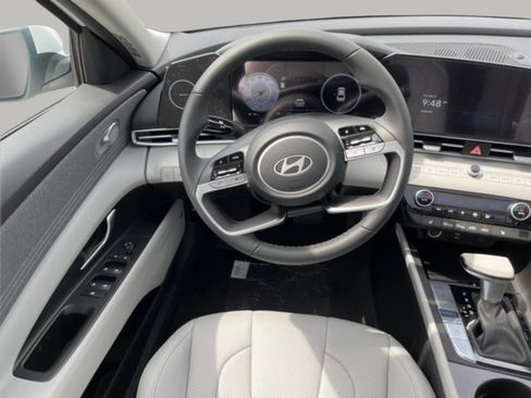 New 2025 Hyundai Elantra Limited image 17