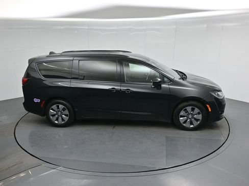 Used 2018 Chrysler Pacifica Limited w/ Advanced Safetytec Group image 54