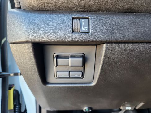 Used 2025 Chevrolet Colorado Trail Boss AWD/4WD image 31