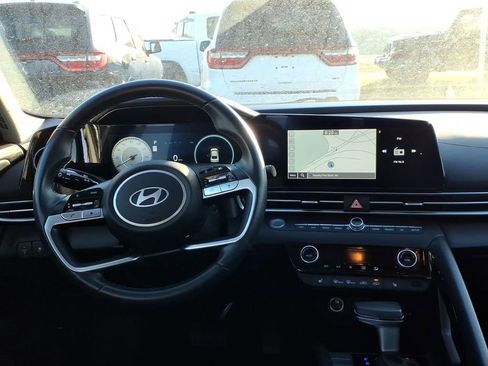 Used 2024 Hyundai Elantra Limited image 8