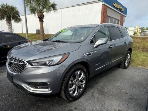 Used 2018 Buick Enclave Avenir w/ Avenir Technology Package image 4