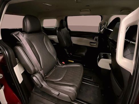Used 2022 Kia Carnival LX w/ Paint Protection Package FWD image 27