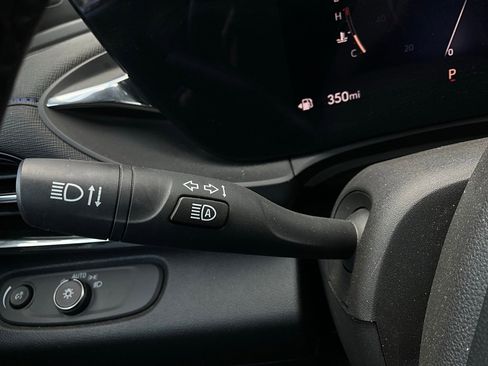 Used 2025 Buick Envista Sport Touring image 33