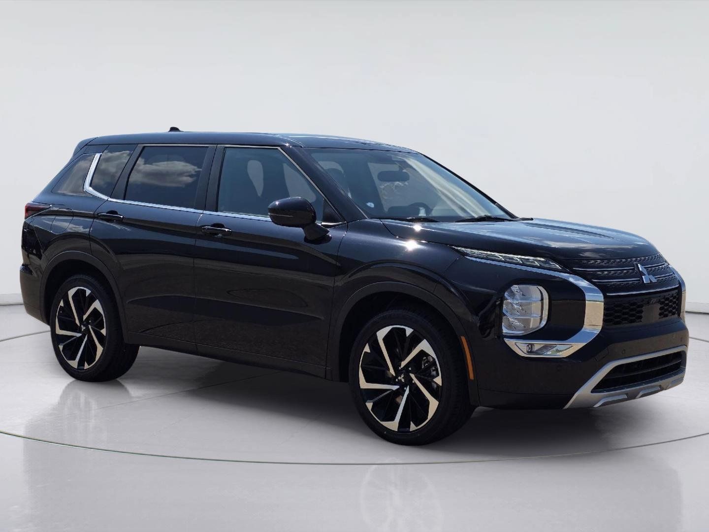 Used 2024 Mitsubishi Outlander SE FWD image 3