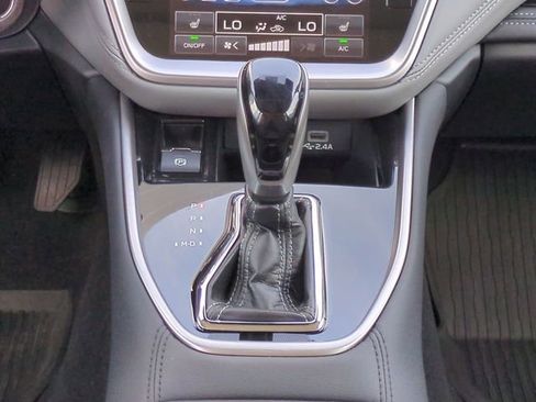 Used 2023 Subaru Outback Limited AWD/4WD image 21