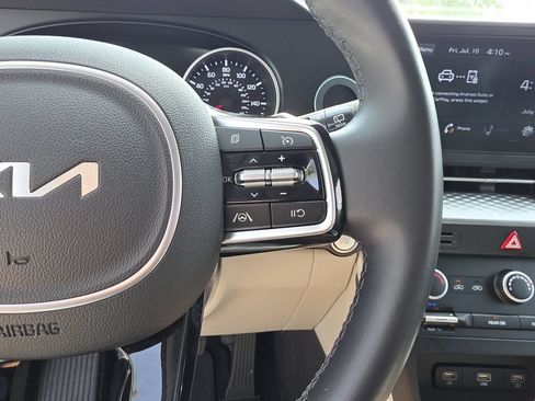 Used 2022 Kia Carnival LX FWD image 24