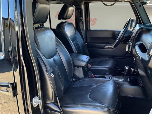 Used 2018 Jeep Wrangler Unlimited Sahara image 26