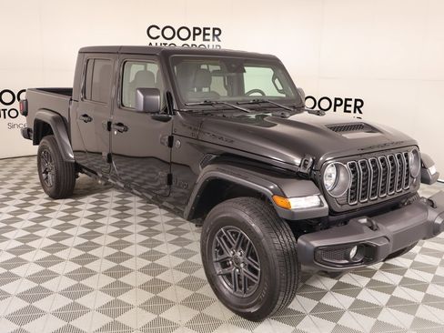 Used 2025 Jeep Gladiator Sport AWD/4WD image 1