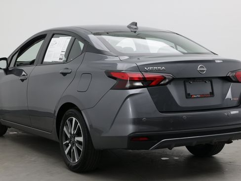 Used 2025 Nissan Versa SV FWD image 4