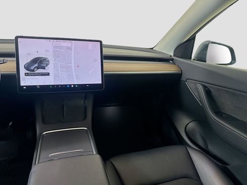 Used 2022 Tesla Model Y Long Range image 20