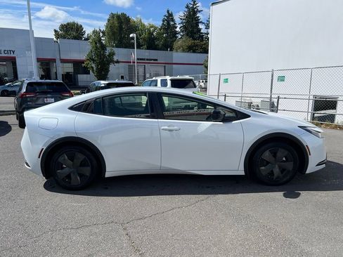 Certified 2026 Toyota Prius Plug-In Hybrid FWD image 3