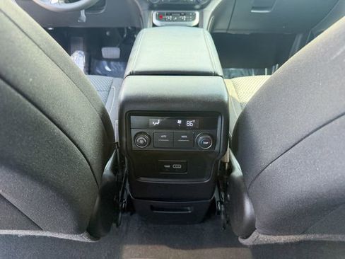 Used 2021 GMC Acadia SLE FWD image 22
