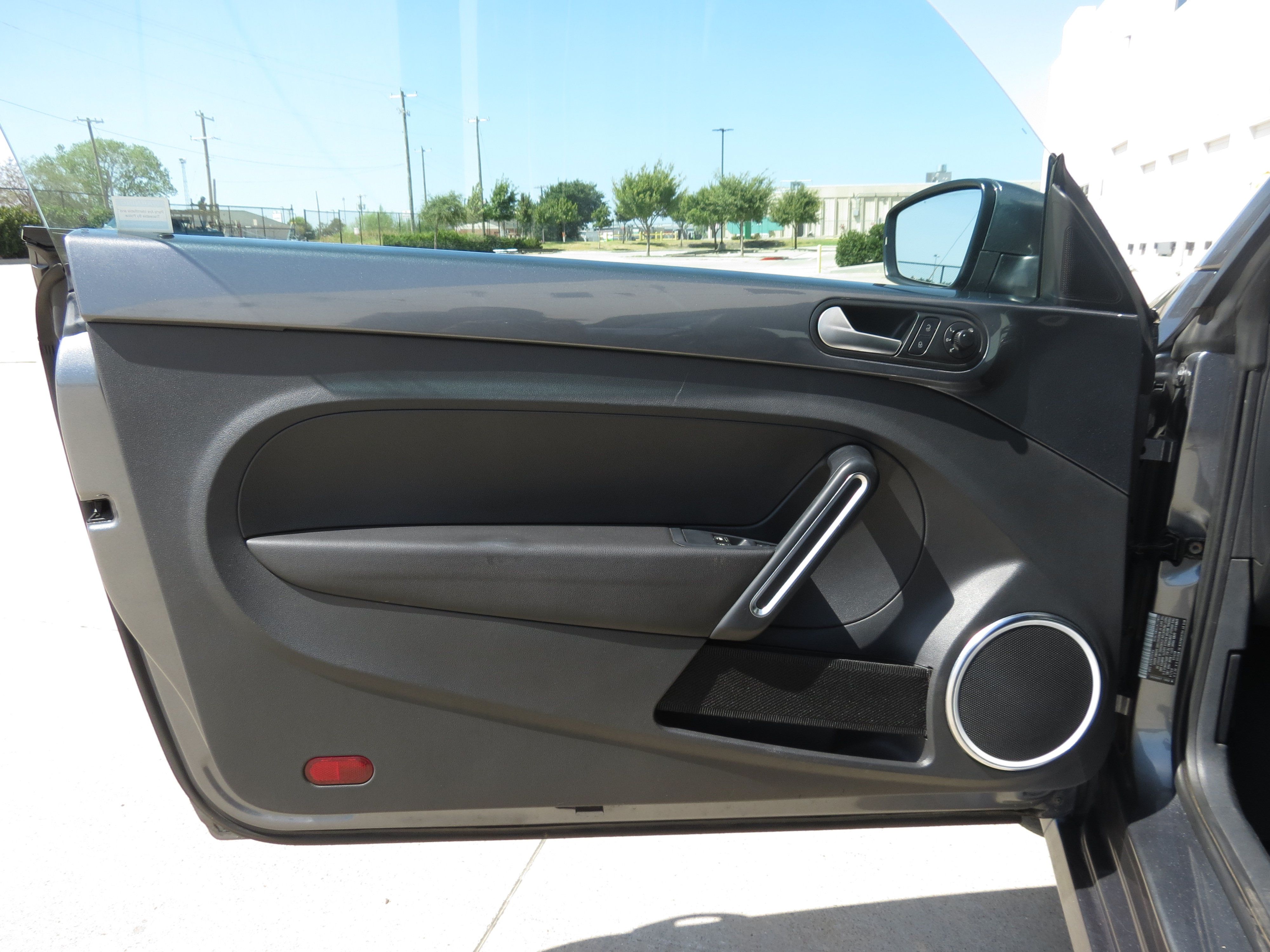 Used 2014 Volkswagen Beetle 1.8T FWD image 20