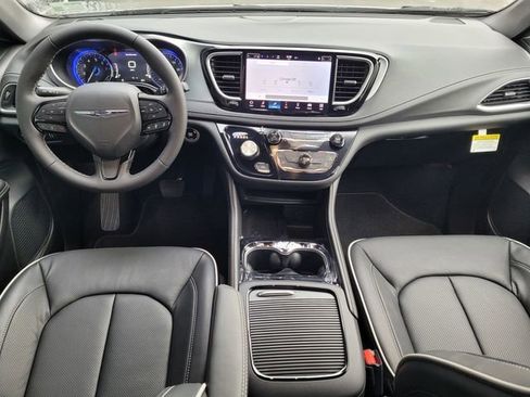 New 2026 Chrysler Pacifica Limited w/ S Appearance Package image 9