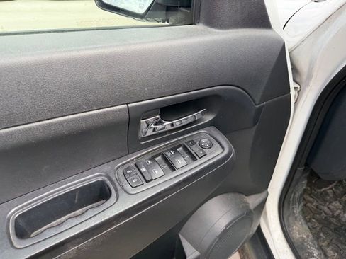 Used 2012 Jeep Liberty Sport w/ Driver Convenience Group image 6