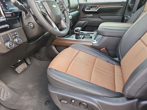 Used 2025 Chevrolet Silverado 1500 High Country w/ High Country Premium Package image 16