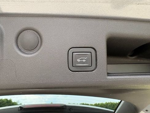 Used 2024 Chevrolet Equinox RS FWD image 48