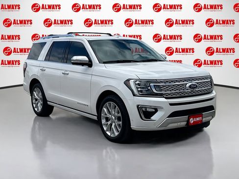 Used 2018 Ford Expedition Platinum RWD image 3