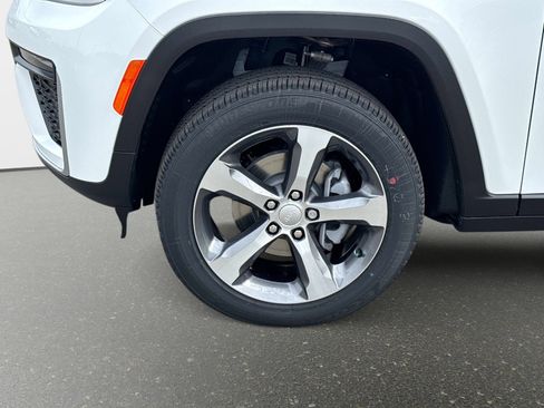 New 2026 Jeep Grand Cherokee Limited image 11