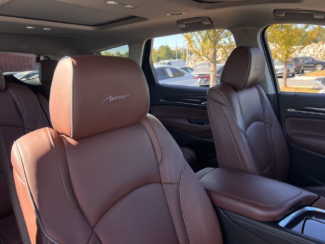Used 2021 Buick Enclave Avenir w/ Avenir Technology Package AWD/4WD image 32