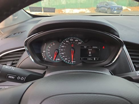 Used 2022 Chevrolet Trax LT w/ LT Convenience Package image 24