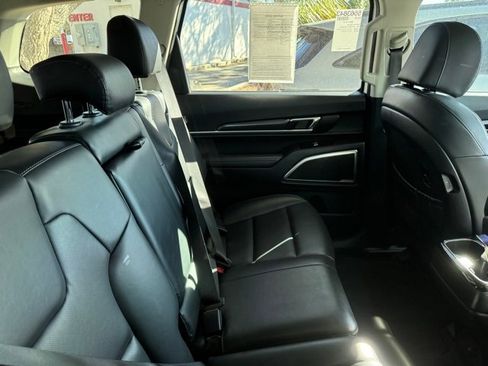 Certified 2024 Kia Telluride LX image 6