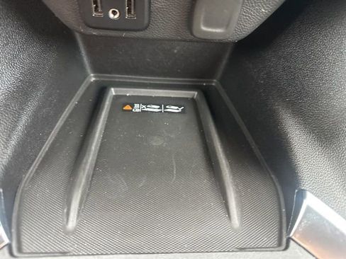 Used 2023 Chevrolet Traverse LT image 17