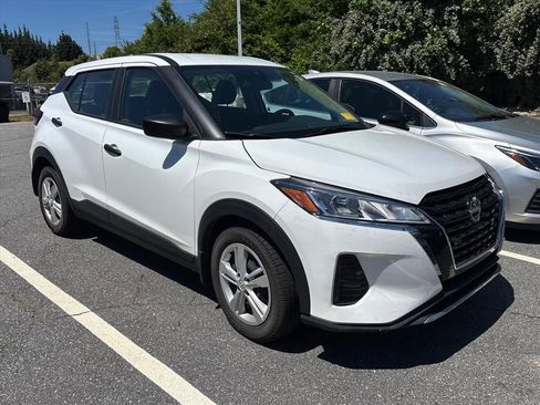 Used 2023 Nissan Kicks S FWD image 5
