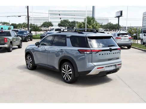 Used 2024 Nissan Pathfinder Platinum FWD image 4