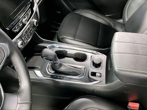 Used 2023 Chevrolet Traverse LT w/ LT Premium Package image 18