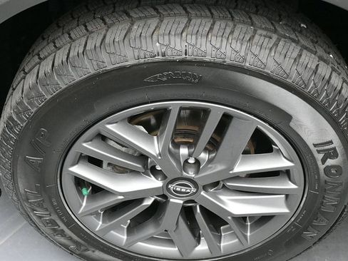 Used 2023 Nissan Rogue S image 11