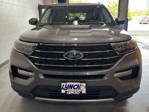 Used 2022 Ford Explorer XLT w/ Equipment Group 202A AWD/4WD image 8