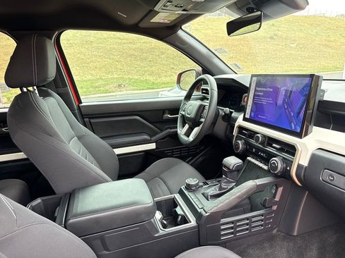 Used 2024 Toyota Tacoma TRD Off-Road image 31