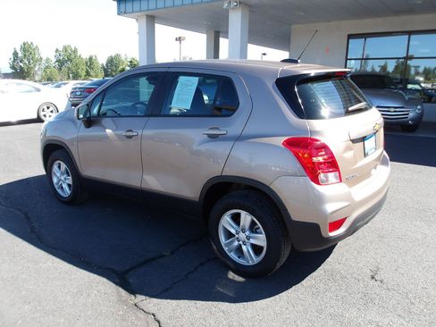 Used 2018 Chevrolet Trax LS AWD/4WD image 3