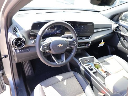 New 2026 Chevrolet Equinox LT w/ Convenience Package II AWD/4WD image 23