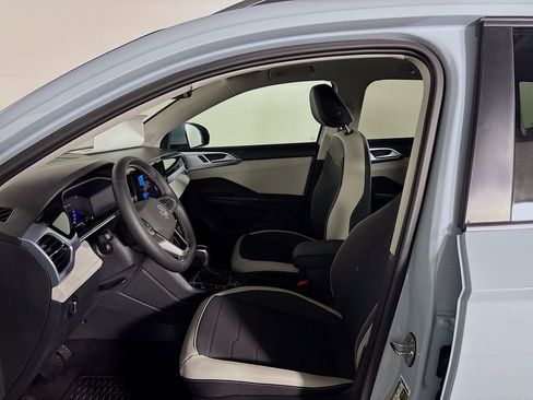 New 2025 Volkswagen Taos SE image 11