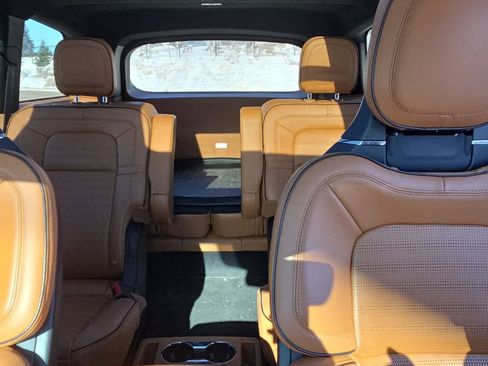 Used 2023 Lincoln Aviator Black Label w/ Dynamic Handling Package image 8