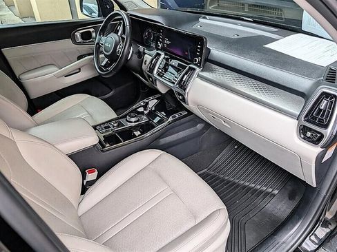 Used 2022 Kia Sorento SX AWD/4WD image 4