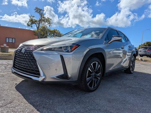 Used 2020 Lexus UX 200 image 8