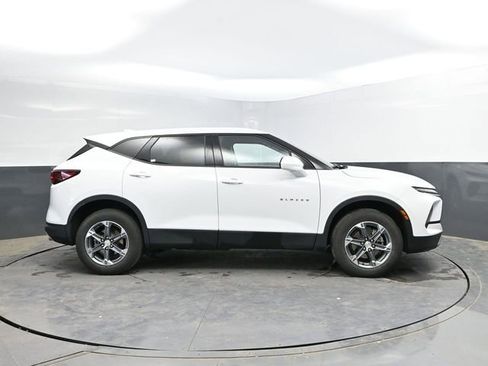 Used 2025 Chevrolet Blazer LT AWD/4WD image 12
