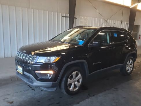 Used 2018 Jeep Compass Latitude w/ Popular Equipment Group AWD/4WD image 5
