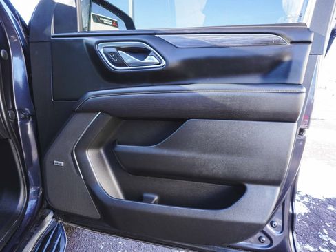 Used 2023 GMC Yukon XL SLT image 12