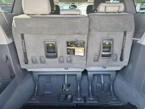 Used 2020 Toyota Sienna XLE Premium FWD image 11
