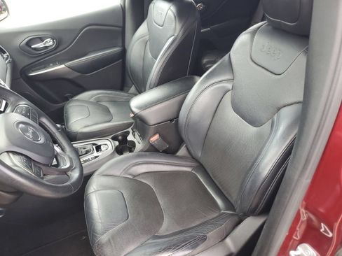 Used 2019 Jeep Cherokee Limited FWD image 28