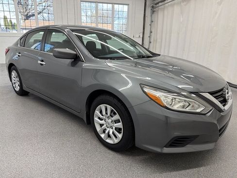 Used 2016 Nissan Altima 2.5 S w/ Power Driver Seat Package image 3