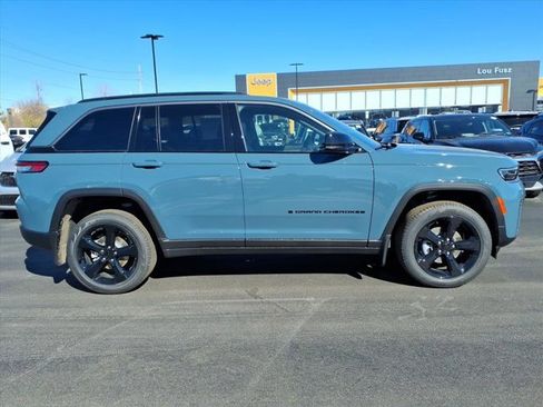 New 2026 Jeep Grand Cherokee Limited image 17
