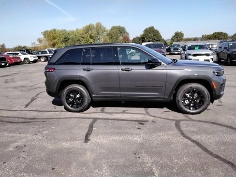 New 2025 Jeep Grand Cherokee Altitude w/ Trailer Tow Package image 6