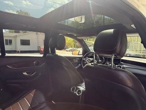 Used 2018 Mercedes-Benz GLC 300 4MATIC image 17